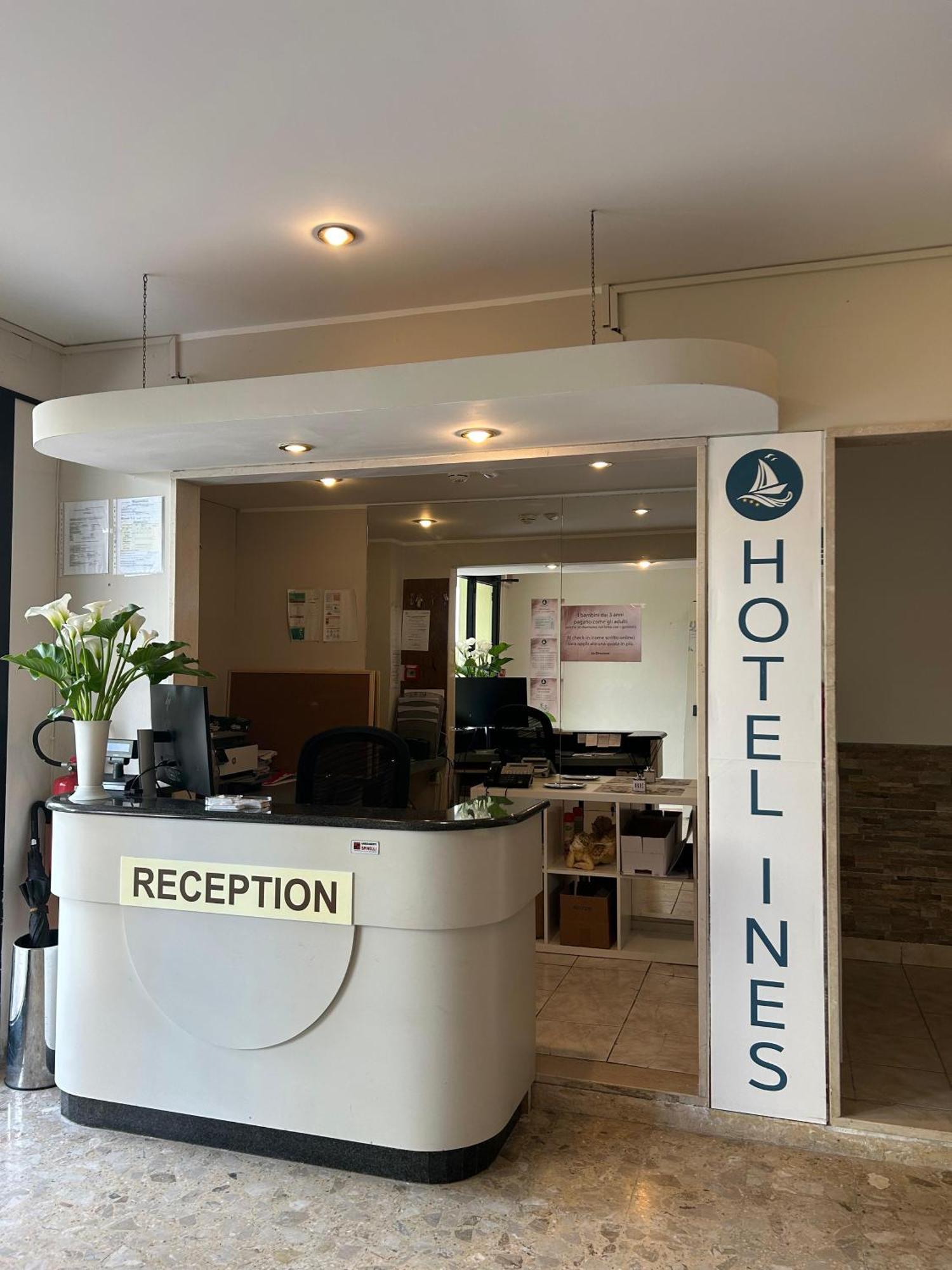 Hotel Ines 체제나티코 외부 사진