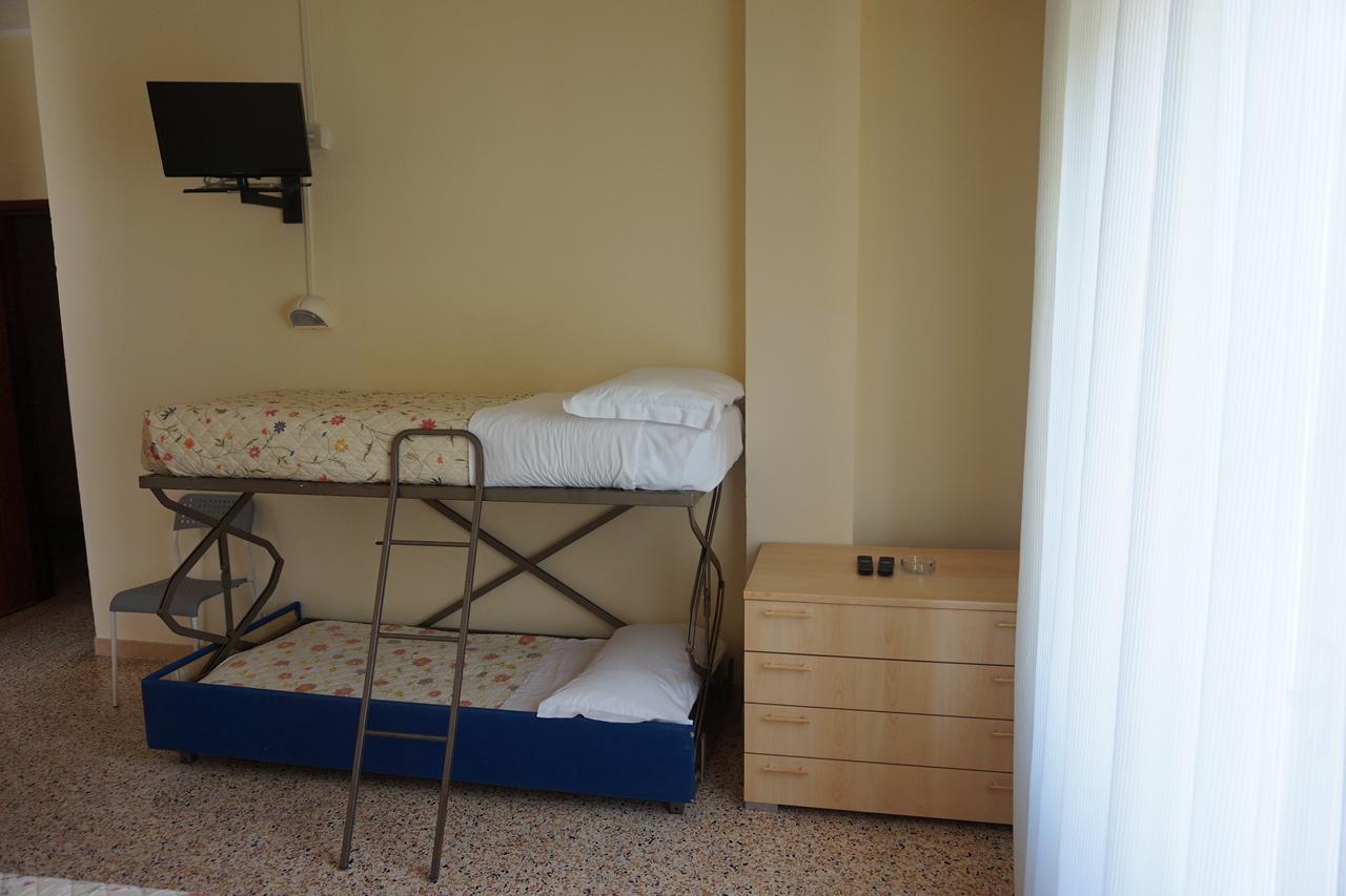 Hotel Ines 체제나티코 외부 사진