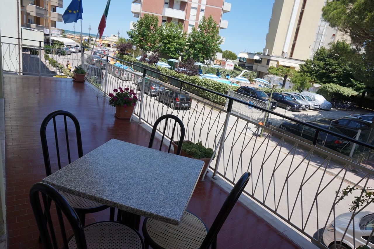 Hotel Ines 체제나티코 외부 사진